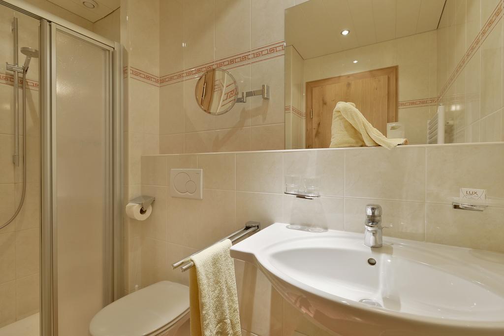 Hotel Garni Tirolerhof Hopfgarten im Brixental Chambre photo